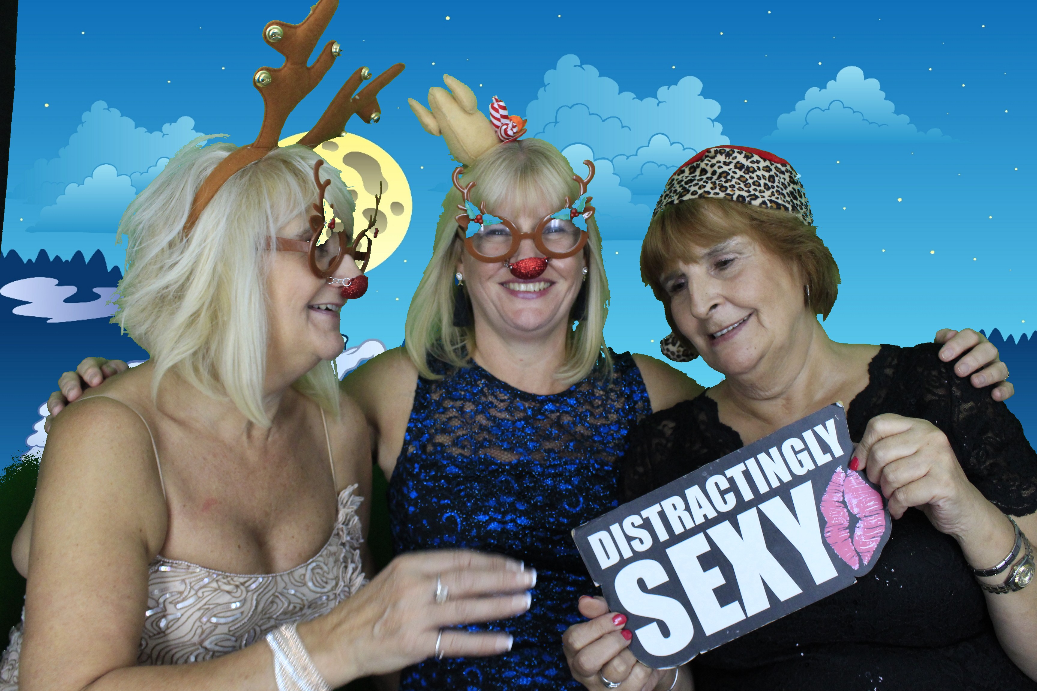 Silvermere Christmas Party  | View more photos from the event at gallery.myphotoboothexperience.co.uk/u/MyPhotoBoothExperienceLtd/Silvermere-Christmas-Party-0